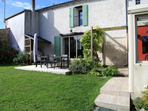 Belle maison charentaise avec piscine 