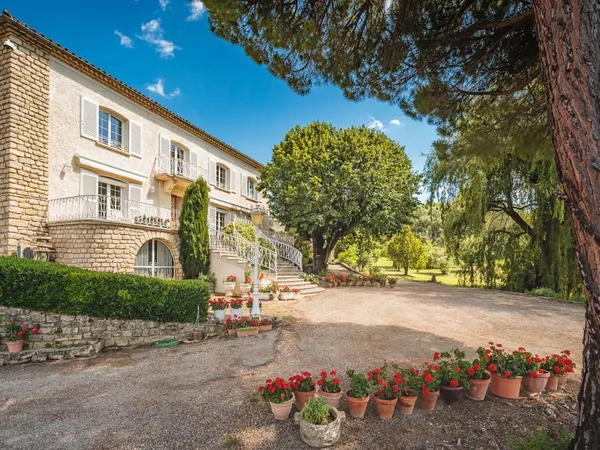 Maison 6 pièces 310 m² 