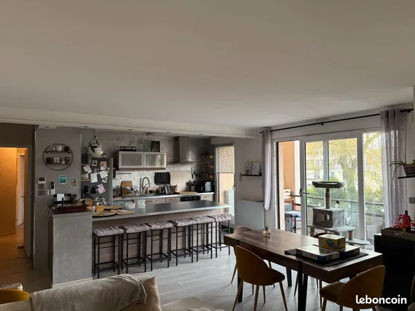 Appartement climatisé T3 76m² avec place de parking privative et cave 