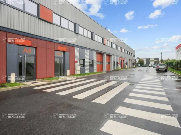 Local d'activité 934 m² 