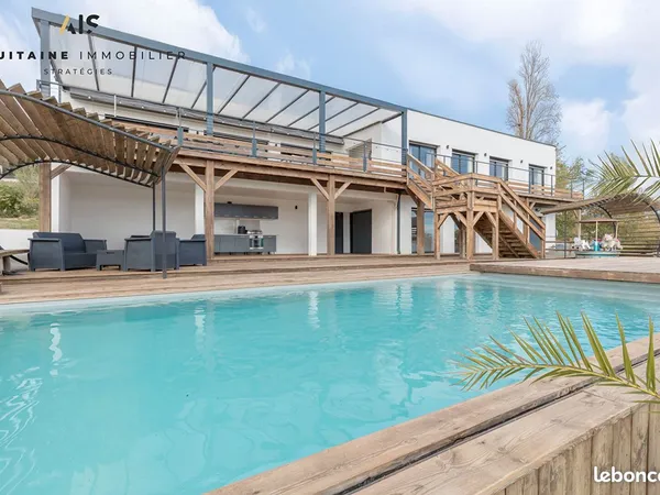 Propriété 8 pièces 237 m² 
