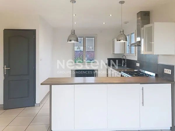 EXCLUSVITIE ! Centre sainte Sigolène Maison de plus de 100m2 avec garage sur 700 m2 de terrain 