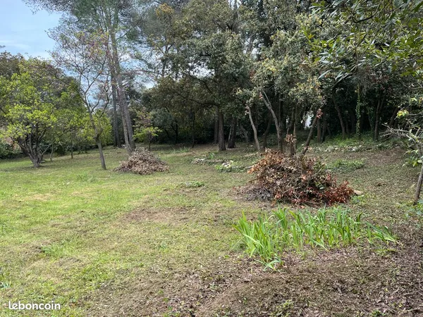 Terrain constructible 1127 m2 