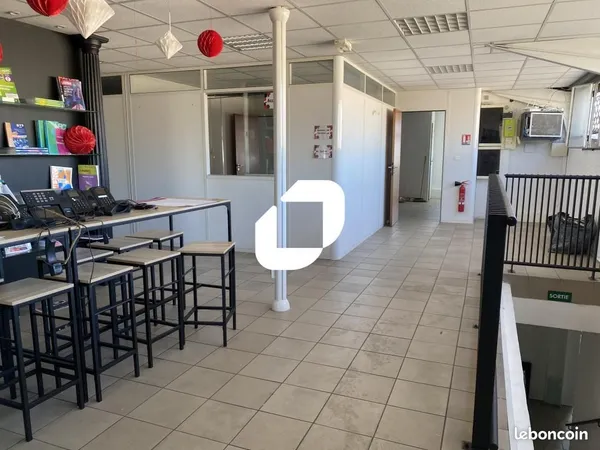 Bureau 300 m² 