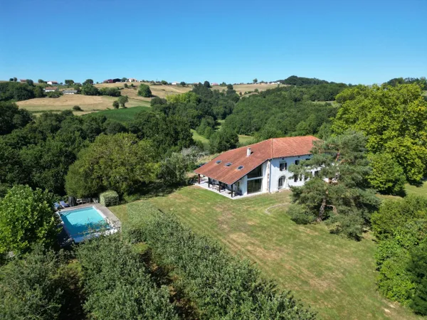 Maison 12 pièces 530 m² 