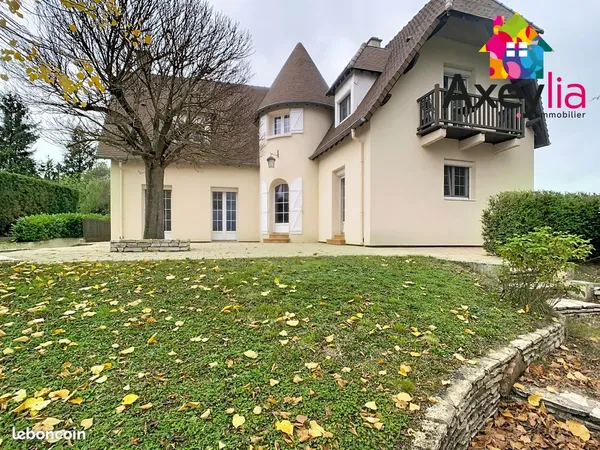 Maison 7 pièces 240 m² 