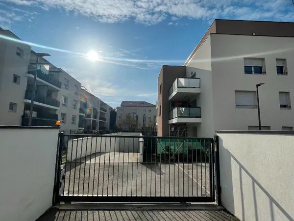 Parking/box 13 m² CRAPONNE 