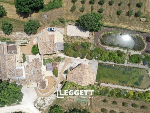 Maison 20 pièces 710 m² 