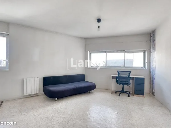 Studio 1 pièce 28 m² 