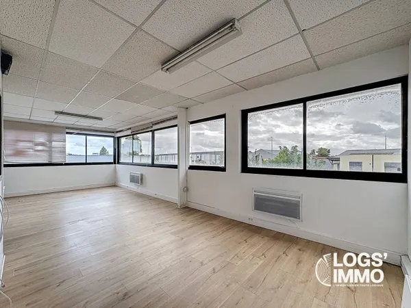 Bureau 65 m² 