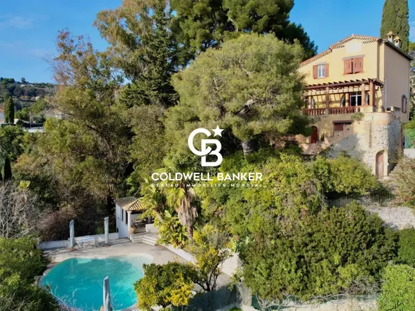 Propriété de charme avec piscine, vue mer et possibilités d'exte 