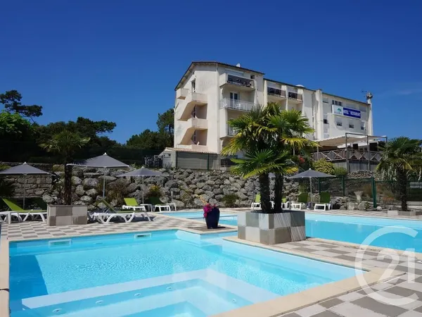 Maison 50 pièces 1500 m² 