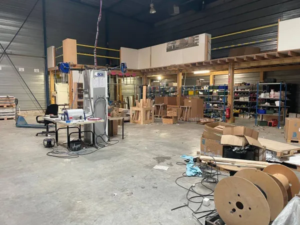 Local d'activité 1100 m² 