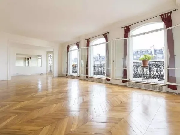 Appartement 7 pièces 217 m² 