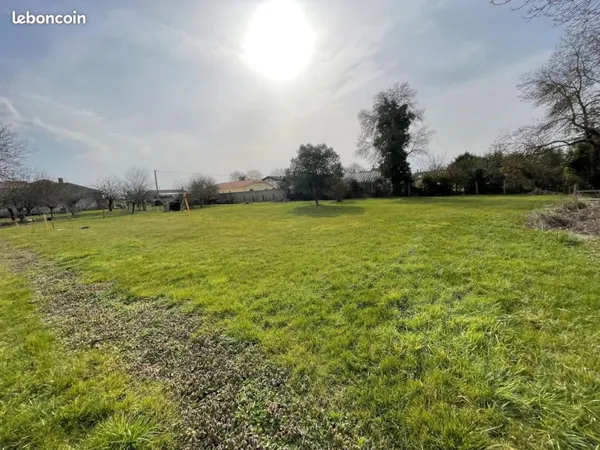Terrain 650 m² Virelade 