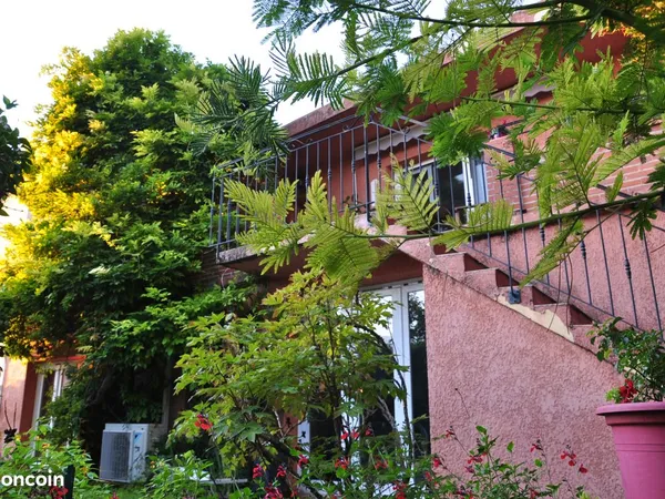 Grande maison au coeur du village 