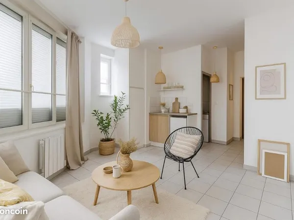 Studio 1 pièce 21 m² 