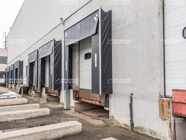 Local d'activité 4993 m² 