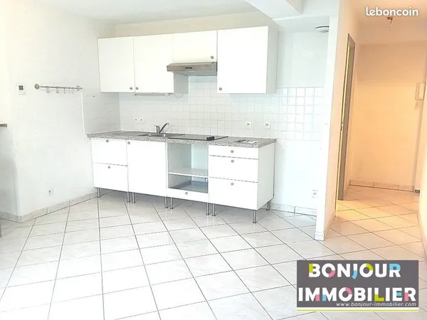 Studio 1 pièce 28 m² 