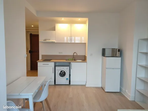 Studio 1 pièce 25 m² 
