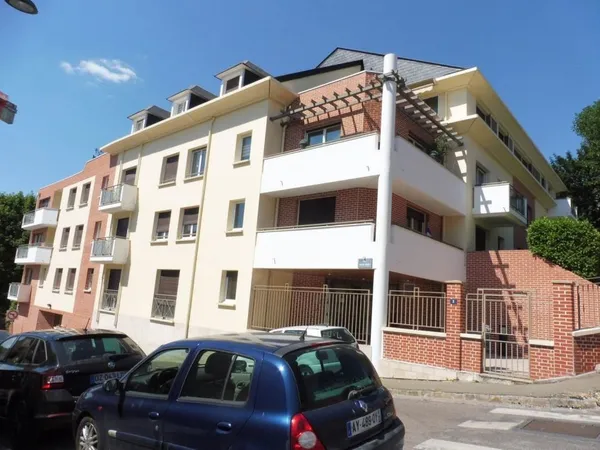 élégant meublé 28 m2 avec parking , rive droite 