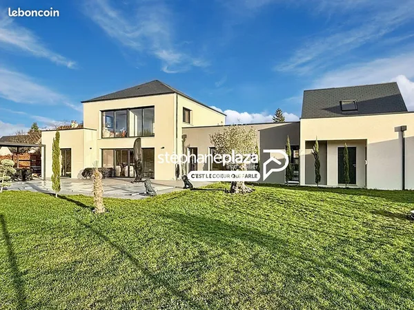 Propriété 8 pièces 228 m² 