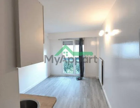 Studio 1 pièce 14 m² 