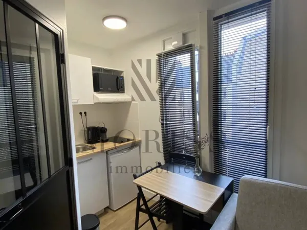 Studio 1 pièce 12 m² 