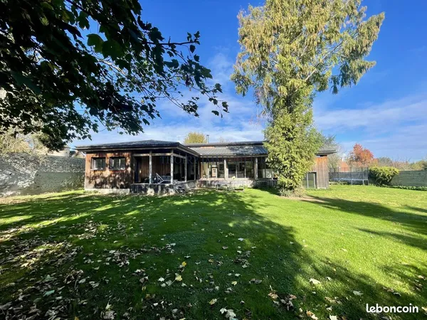 Maison 8 pièces 252 m² 