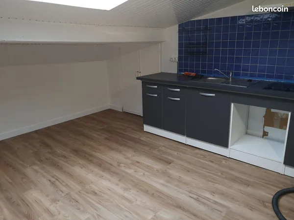 Loue grand T2 quartier Saint Seurin Fondaudege 
