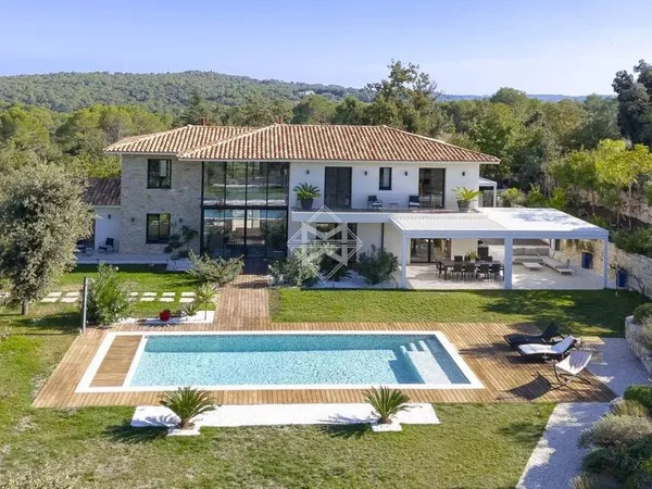 Villa 6 pièces 312 m² 