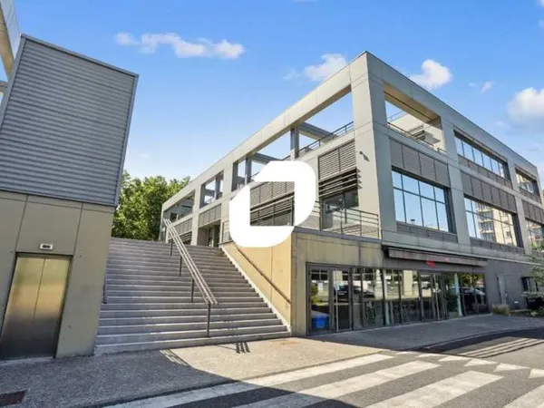 Bâtiment indépendant proche métro 4 - 1 484 m² non divisibles 