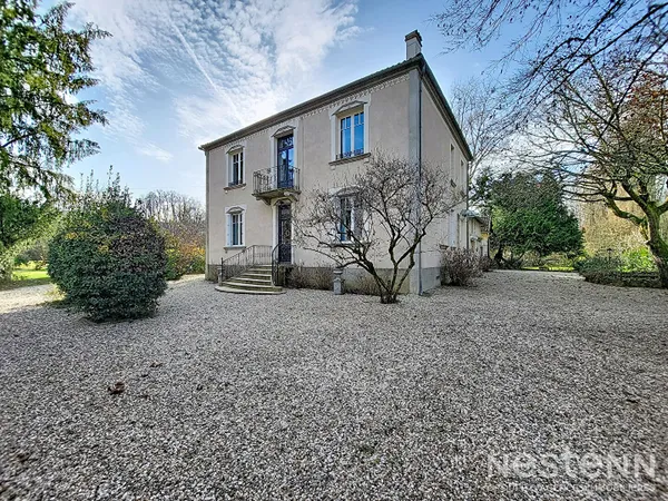 A Vendre Maison de Maître en pierre de 266 m² sur un terrain de plus de 6 000 m² 