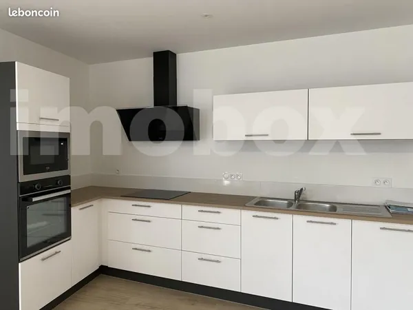 Studio 10 pièces 197 m² 