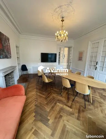 Bureau 180 m² 