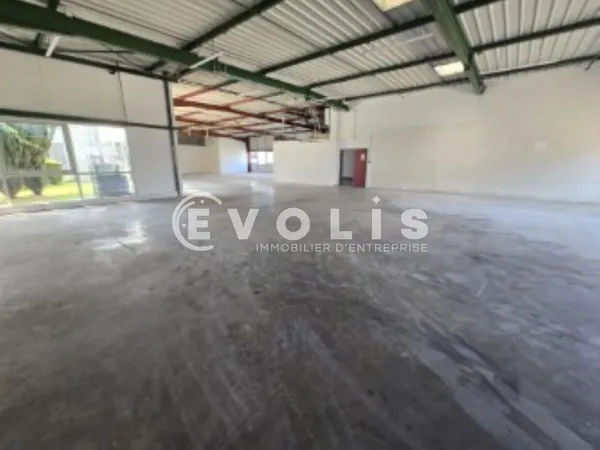 Locaux d'activité - A LOUER - 970 m² divisibles à partir de 320 m² 