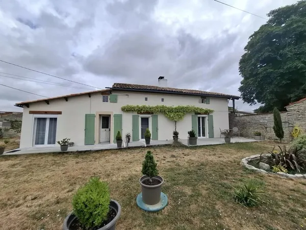 Charmante maison de village à Paizay-le-Chapt 