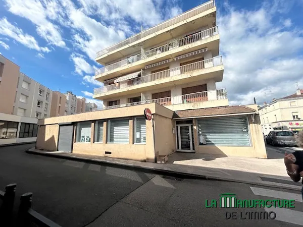 EMPLACEMENT DE PREMIER ORDRE : LOCAL COMMERCIAL LOUÉ LOC 