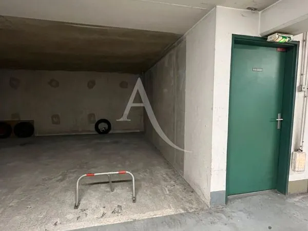 Parking/box PUTEAUX 
