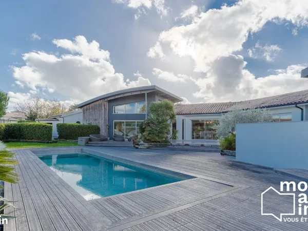 Maison 7 pièces 252 m² 