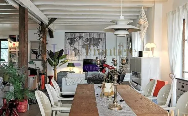 Maison 5 pièces 240 m² 