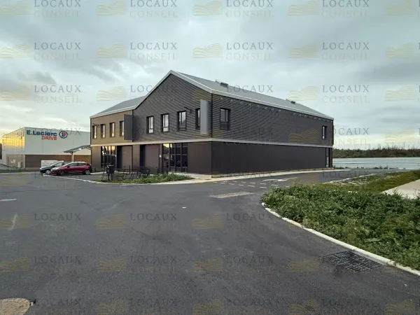 A LOUER - Local d'activités 340 m² - GROSLAY 
