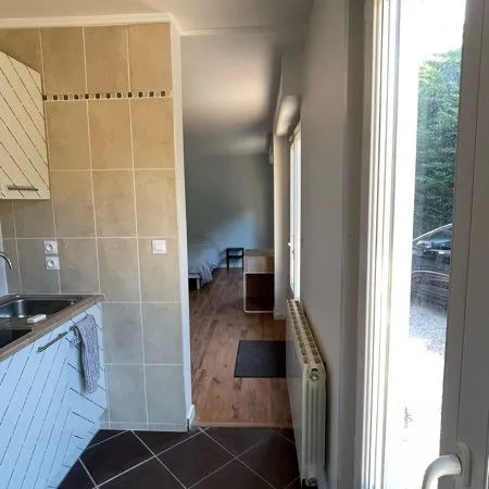 Grand studio clair rez-de-jardin Lannion 