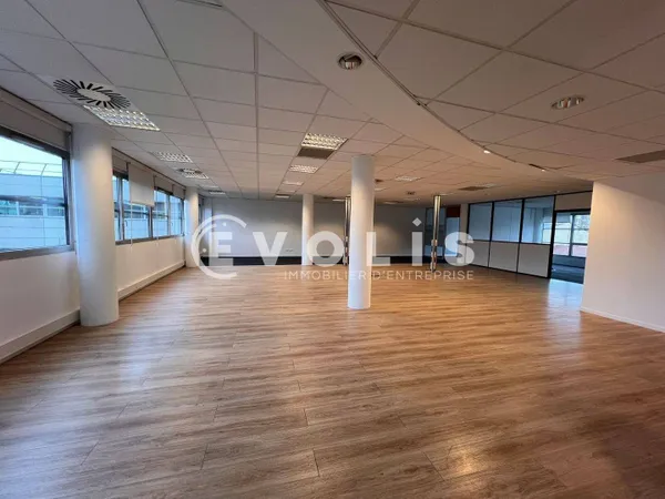 Bureaux 1901 m² 