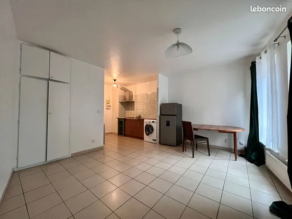 Studio 1 pièce 25 m² 