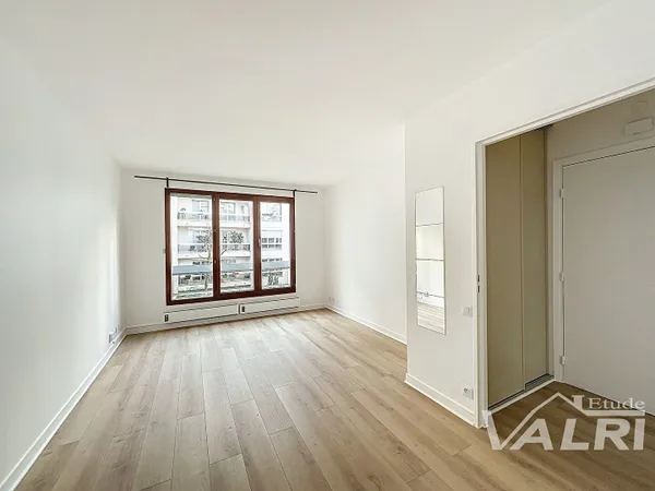 Appartement Paris 1 pièce(s) 27 m2 