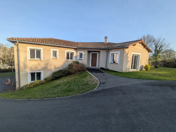 Belle villa dans un secteur calme 