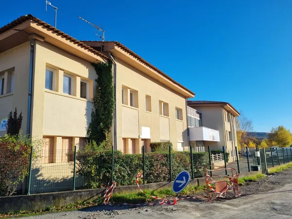 IMMEUBLE DE 1050 M2 
