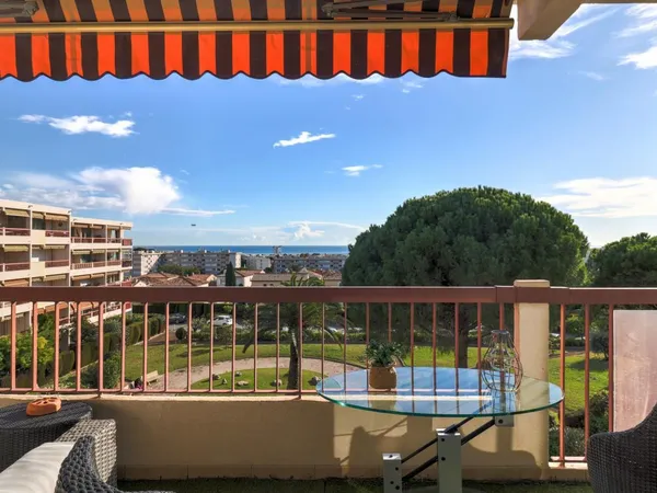 Lumineux, terrasse et vue mer : élégant 4p au Val Fleuri !! 