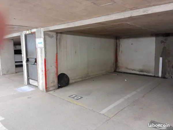 Place de parking à louer 